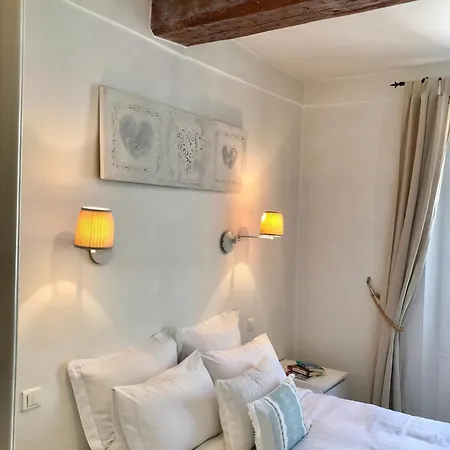 Apartamento Balcony In Heart Of Old Antibes, Ac, View *