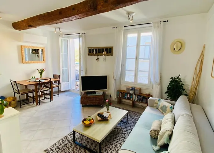 Balcony In Heart Of Old Antibes, Ac, View Apartamento