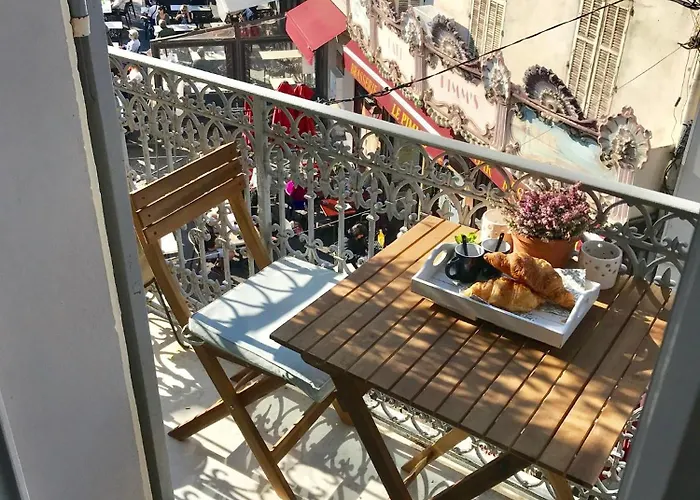 Balcony Pimms アパート アンティーブ